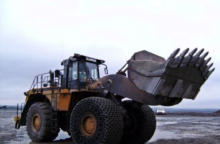 Tire chains for wheel loaders